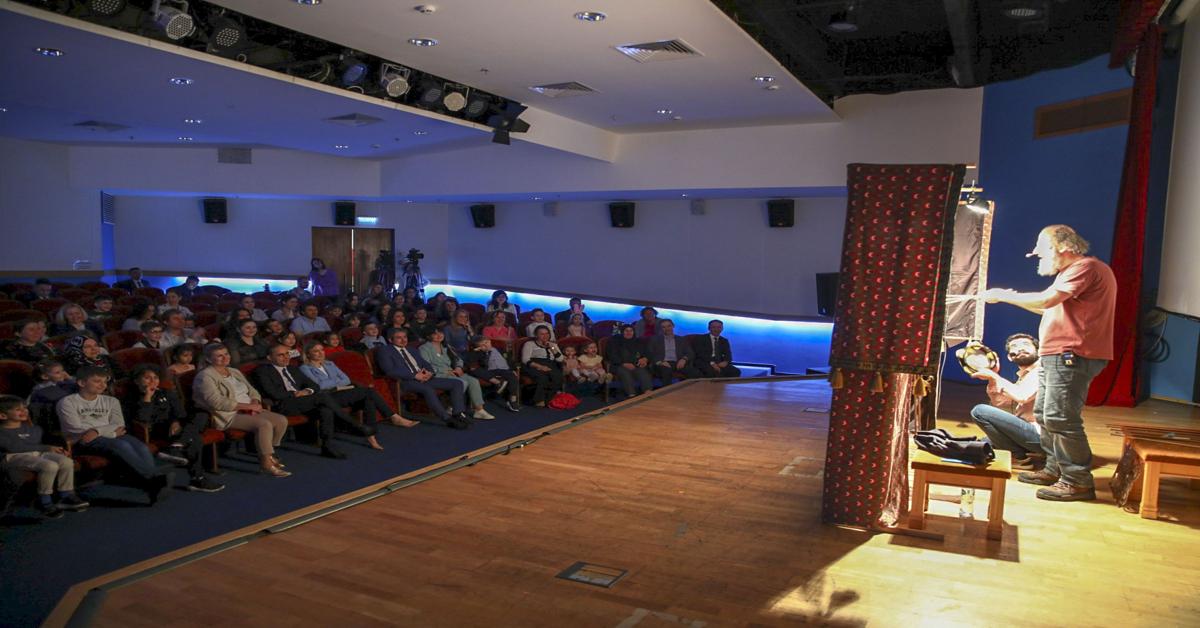 Children enjoy ‘Karagoz and Hacivat' shadow play in Russia