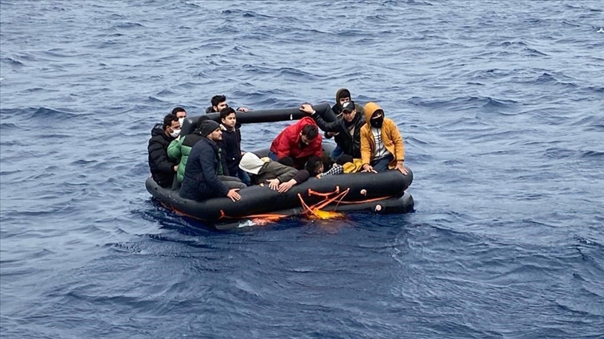 Türkiye rescues 94 migrants pushed back by Greece in Izmir