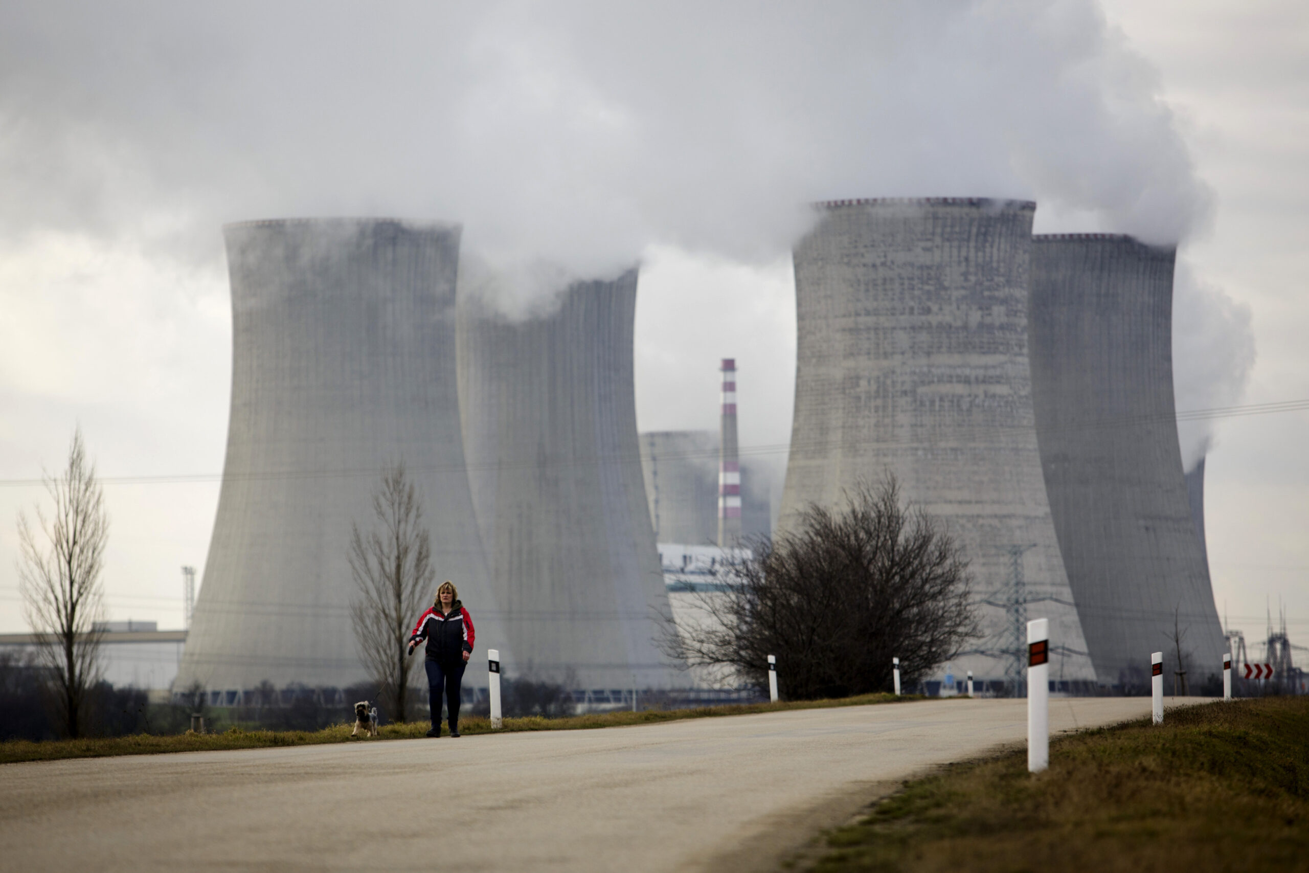 South Korea secures major nuclear reactor deal in Europe