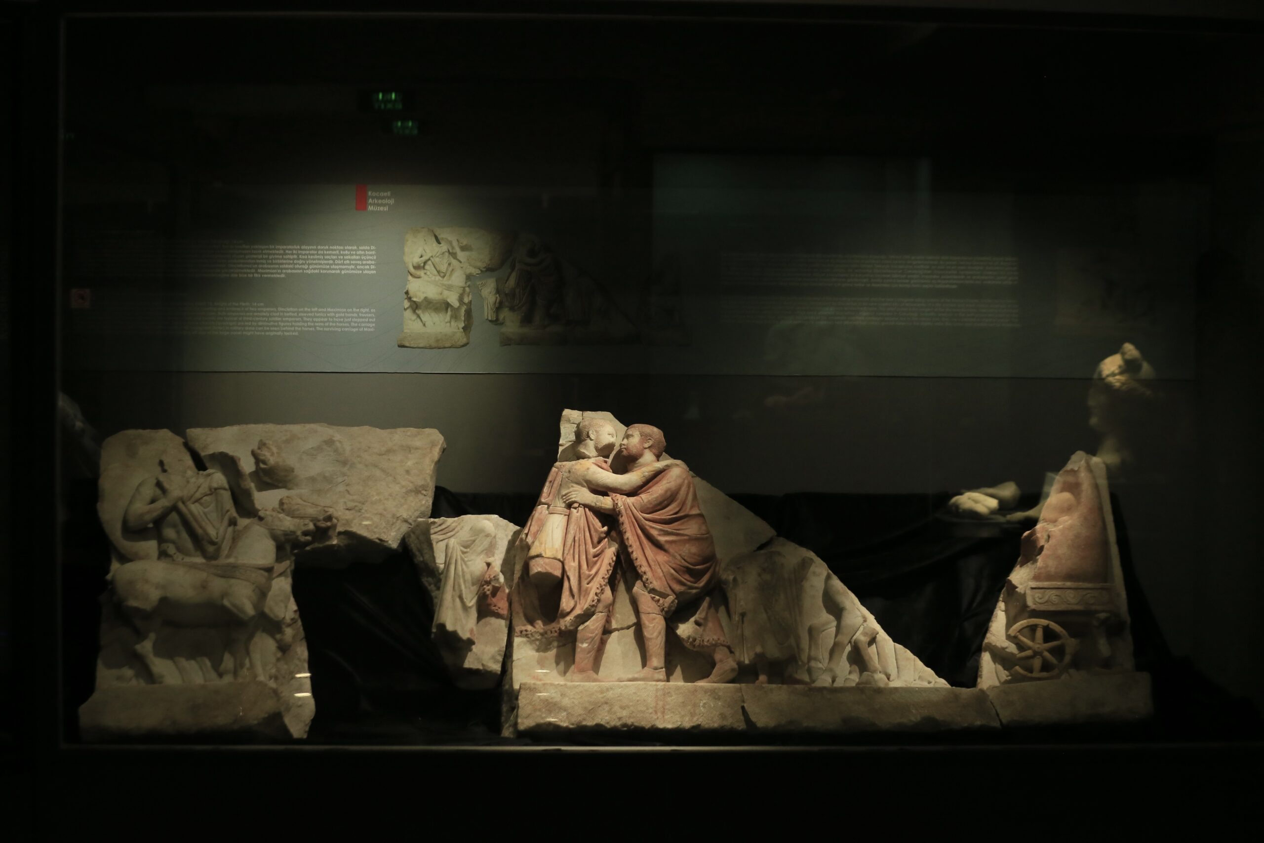 Ancient Roman emperors' embrace unveiled at Türkiye's Kocaeli museum