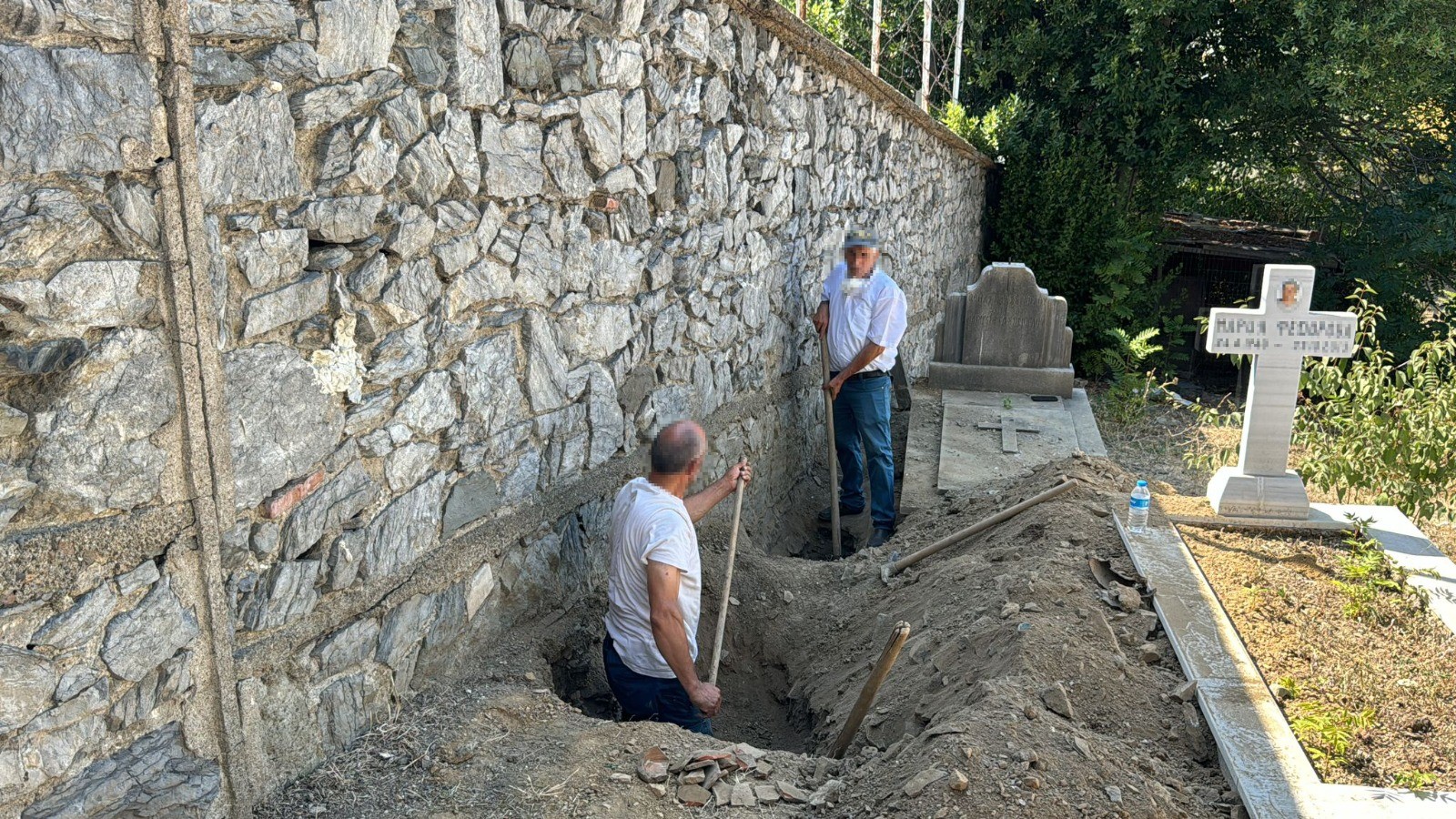 What is happening in Istanbul's forgotten non-Muslim cemeteries?