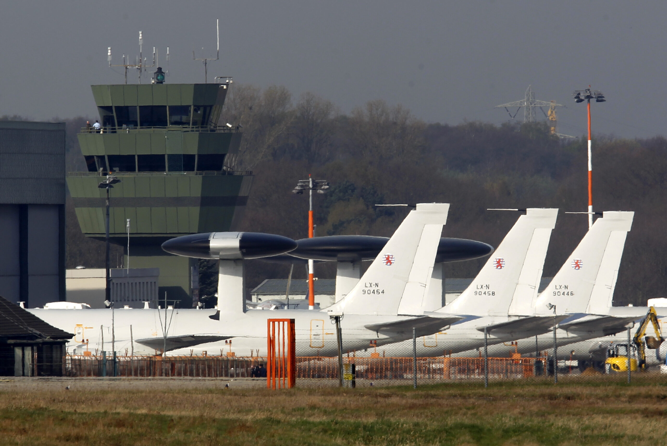 NATO lowers security alert at German base